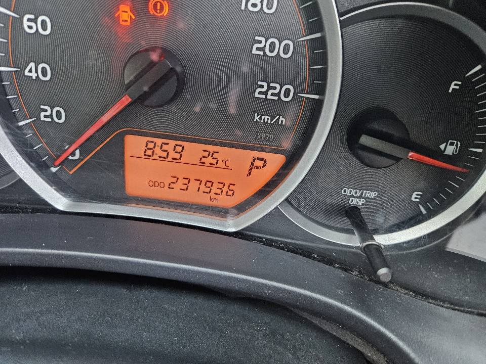 2013 Toyota yaris yr 5 door automatic12.jpg